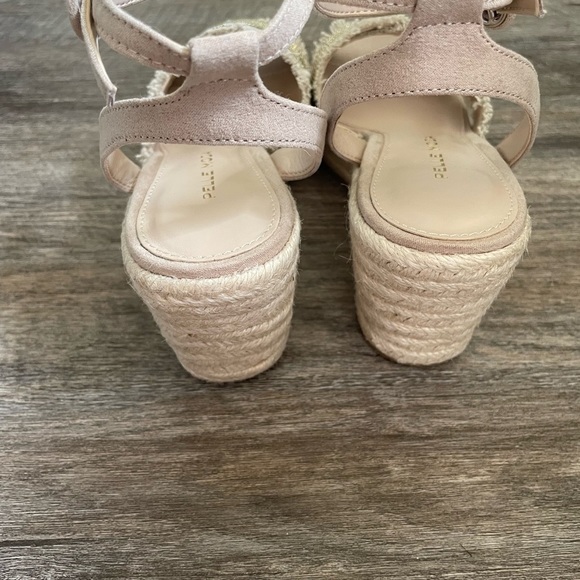 NIB Wedge Sandal Konner by Pelle Moda - Picture 5 of 7